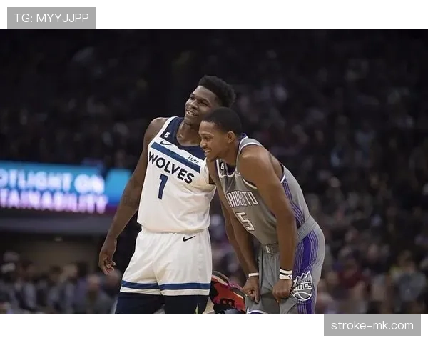 安德森与爱德华兹联手出击，共推重磅新闻报道