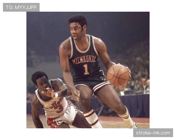 奥斯卡·罗伯特森助攻数据领先同期控卫显著提升球队组织效率