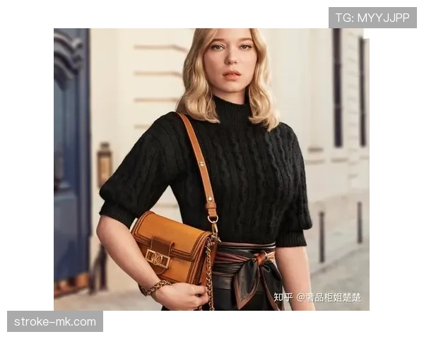 唐佳豪训练完直接去奢侈品店刷卡，柜姐都认得他脸